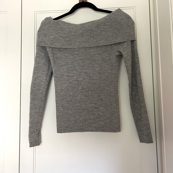 Off the shoulder grey Aritzia sweater - Picture 1 of 3